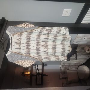 Chic Patterned Top with Chain Detail